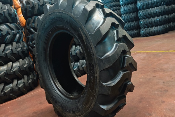Introduction to SUNDOM 12.5/80-18PR R-4 Tread Tire