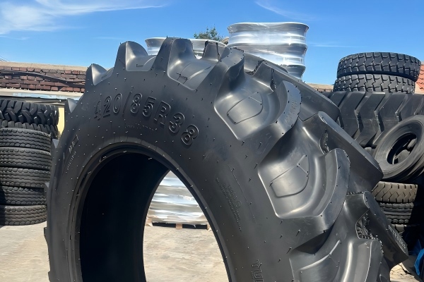SUNDOM 420/85R38-Deeply cultivating the fertile soil, moving forward steadily