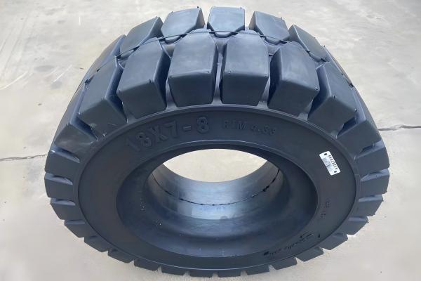 SUNDOM 18X7-8 Solid Tire – A Sturdy Partner for Industrial Handling