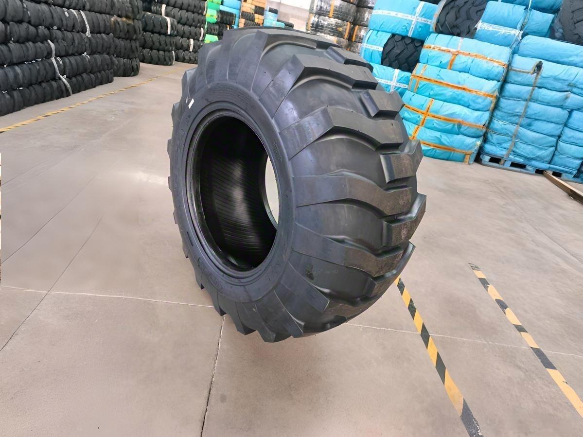 SUNDOM 19.5L-24 R-4 Industrial Tire